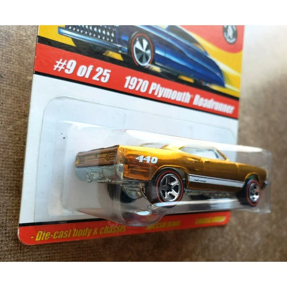 2005 Hot Wheels 1970 PLYMOUTH ROADRUNNER 440 Spectraflame Gold CLASSICS SERIES 1